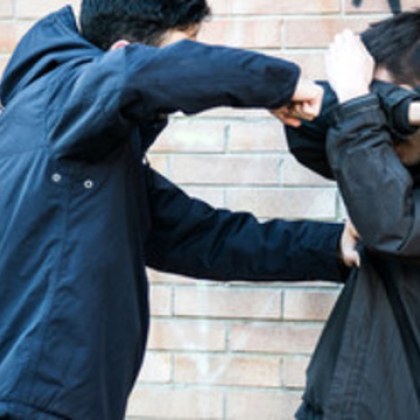 17 годишен ученик е задържан след побой на свой връстник от