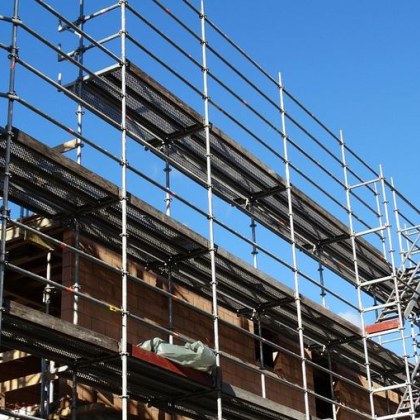 Няма данни младежът който вчера загина на строителен обект в