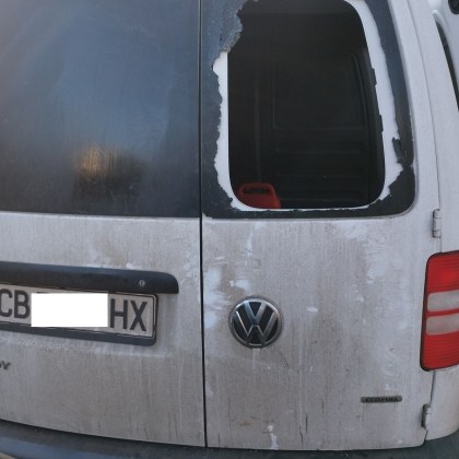 Две коли са били разбити в столичния квартал Слатина в