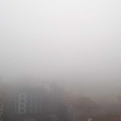 Втора поредна сутрин Пловдив осъмна под плътна мъгла която се