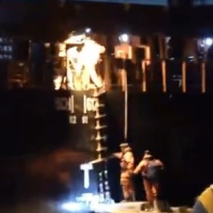 Кадри разпространени в социалните мрежи показват как шведската брегова охрана