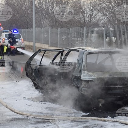 Лек автомобил се запали и изгоря на пътя Пловдив