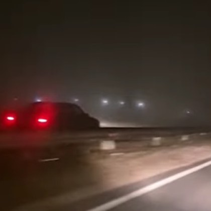 Автомобил е навлязъл в насрещното платно за движение на автомагистрала