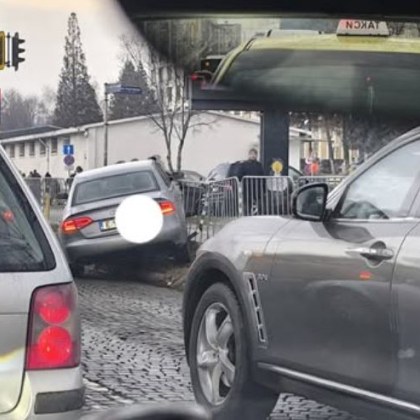Лек автомобил се вряза в метални ограждения в София Инцидентът