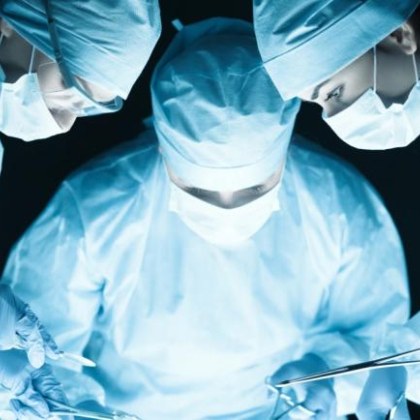 Хирурзи и гинеколози от УМБАЛ Пловдив оперираха киста на канала на