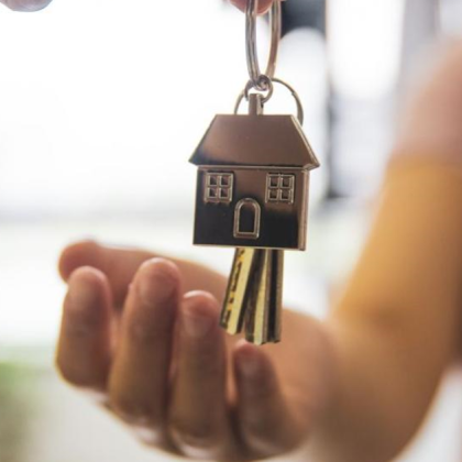 Двама англичани се оказаха длъжници на нашенска фирма чрез фалшиви