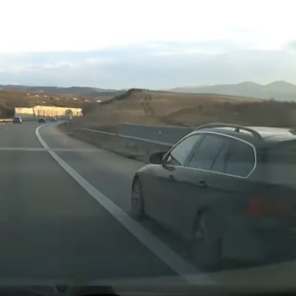 Нов случай на безразсъдно шофиране бе заснет на автомагистрала Струма