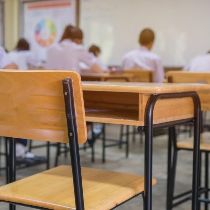 Десетокласници са пръскали със спрей с газ по време на час в