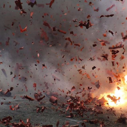 Шестима души са пострадали при взрив във фабрика за експлозиви в