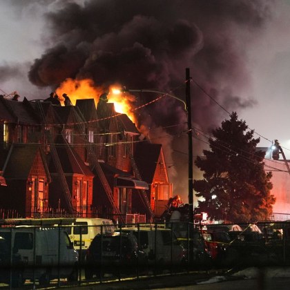 Медицински самолет транспортиращ млада пациентка и нейната майка се разби