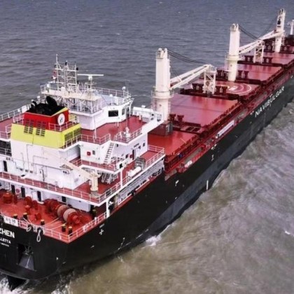 Българските моряци на кораба Вежен са в добро здравословно състояние