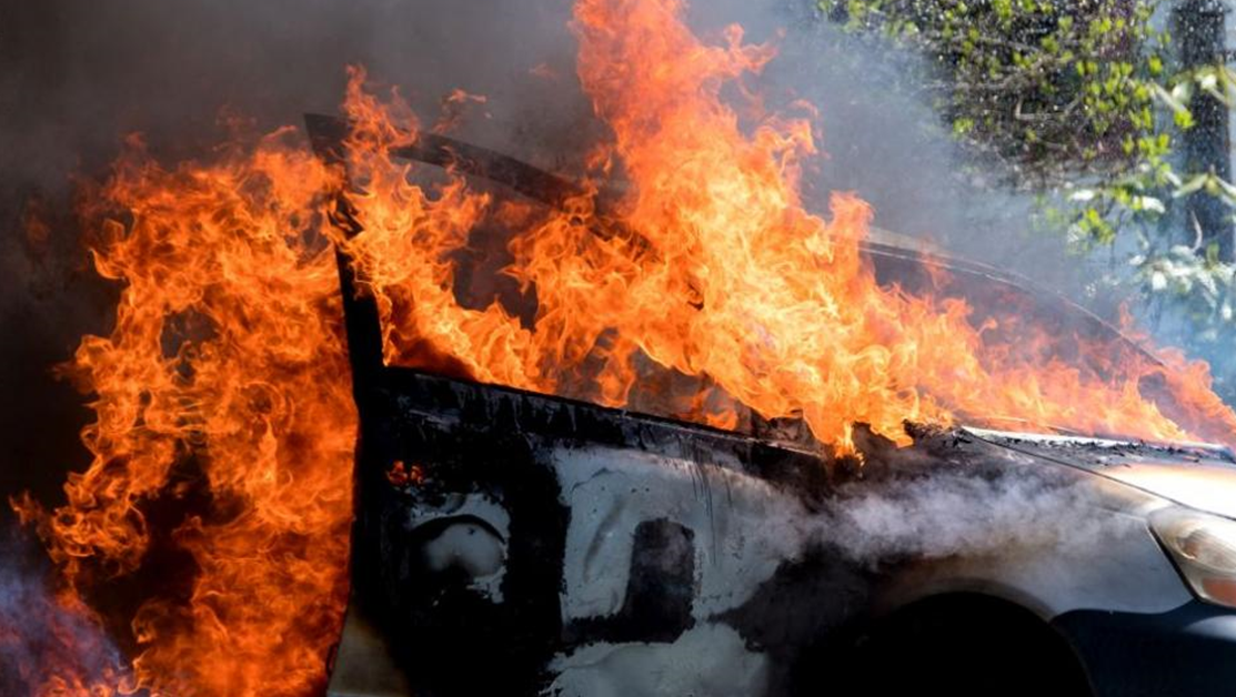 Две коли изгоряха напълно в Бургас