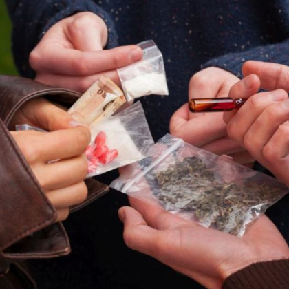 Криминалисти от РУ Пазарджик задържаха млад мъж с наркотици На кръстовище в