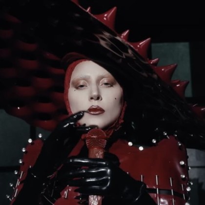 Лейди Гага направи зрелищен ход преди часове по време на