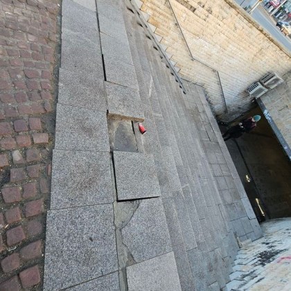 Състоянието на възлово пешеходно съоръжение в Пловдив притесни гражданин За