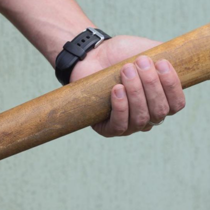 Пребиха с бухалка 53 годишен мъж пред общежитие на жп гарата в