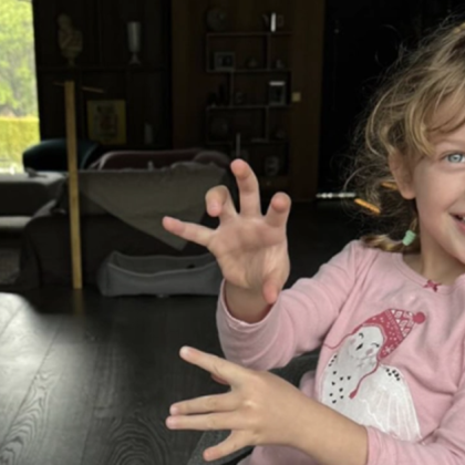 49 годишната американска актриса Мила Йовович трогателно поздрави по малката си дъщеря Оушън