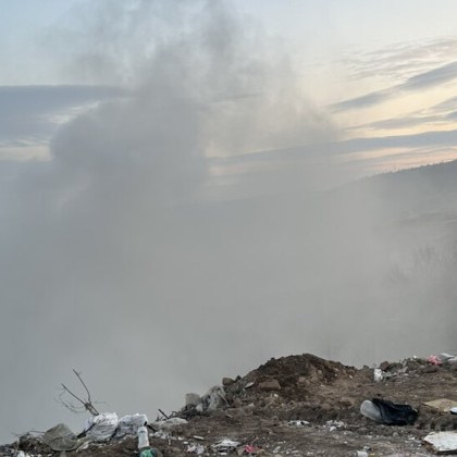 Сметище за строителни отпадъци пламна край Харманли На място са изпратени