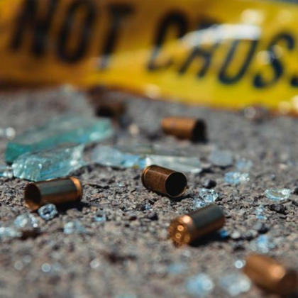 Няколко души са ранени при стрелба в производствен склад в град