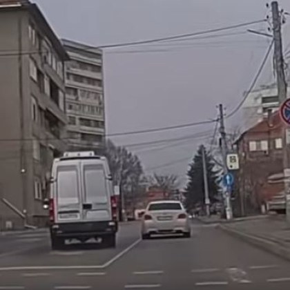 Водач на товарен бус в Ямбол предизвика възмущение сред гражданите