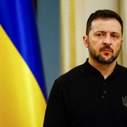 Украинският лидер Володимир Зеленски удължи военното положение в страната до