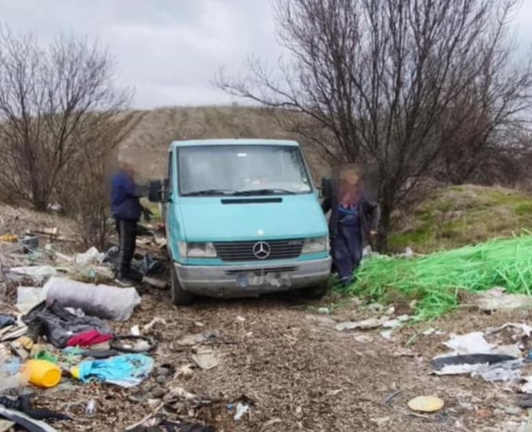 Иззеха камион, с който нерегламентирано са изхвърляни отпадъци СНИМКА