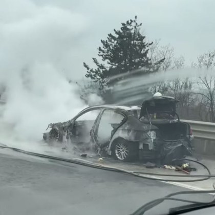 До основи изгоря БМВ то което избухна в пламъци на автомагистрала