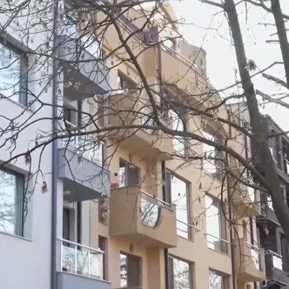 Въоръжен мъж се барикадира в дома си в жилищна кооперация в Благоевград Той е