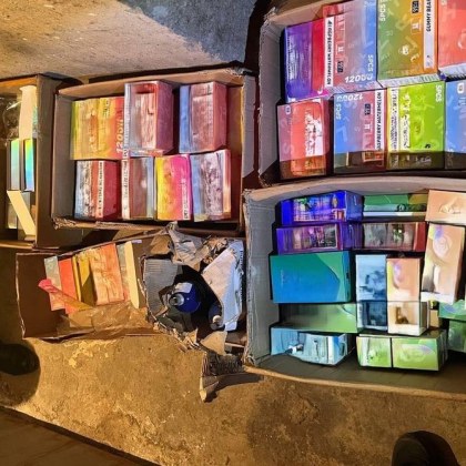 Задържаха трима за притежание на голямо количество продукти за пушене