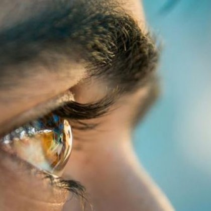 Способността на човешкото око да възприема цветовете зависи от сложна