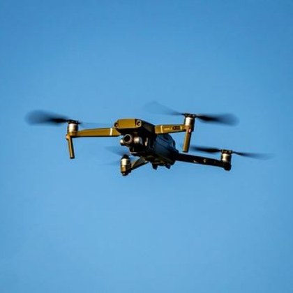 При шест полета е имало забавяне снощи заради дрона който