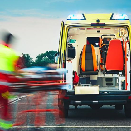 Най малко 30 души загинаха при сблъсък на автобус с камион