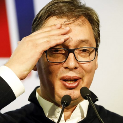 Колелото на автомобила в който днес е пътувал сръбският президент Александър Вучич е паднало