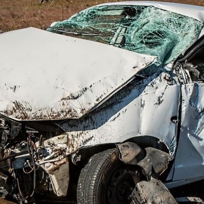 Пътничка в автомобил e загинала при катастрофа край монтанското село