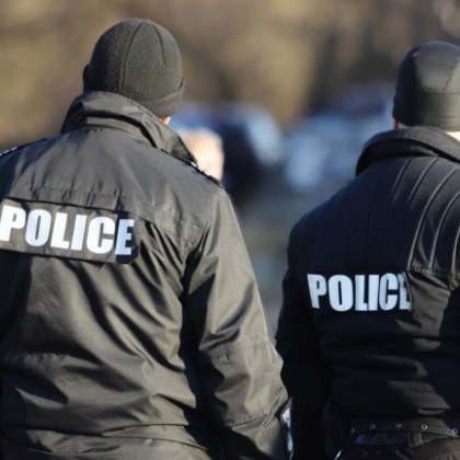 Четирима европейски граждани са задържани по подозрение за подпомагане на