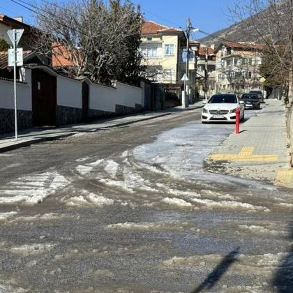 Февруарските минусови температури донесоха неочаквана атракция в Карлово – една от