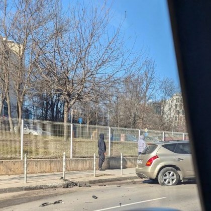 Пътно произшествие затруднява движението в столицата алармират граждани в групата