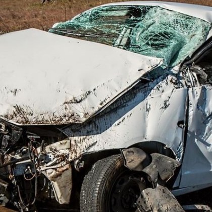 Полицаи забелязаха 13 годишен шофьор който се блъсна на заден ход