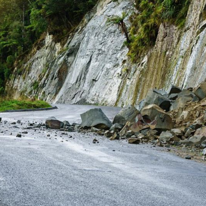 Голямо свлачище ограничава движението през Троянския проход научи GlasNews bg Информацията беше