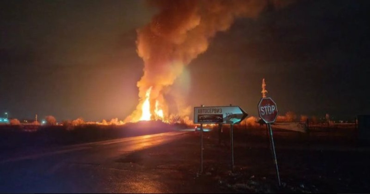 Голям пожар в София! Има риск от взрив на газови бутилки* ВИДЕО