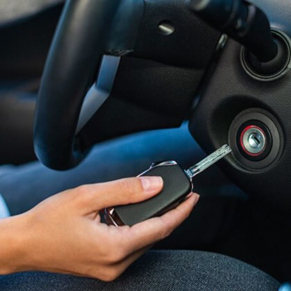 Контролните индикатори на арматурното табло предупреждават водача за възможни неизправности