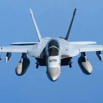 Самолет на американските военноморски сили се разби днес край бреговете