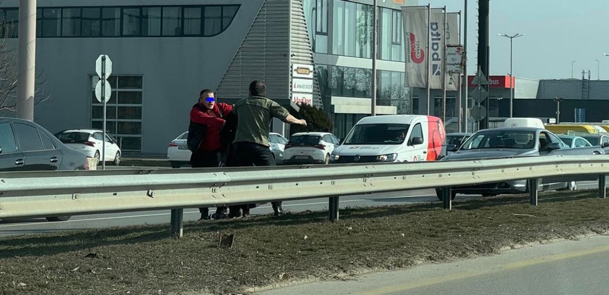 Агресия в София! Водачи се бият на булевард  СНИМКА