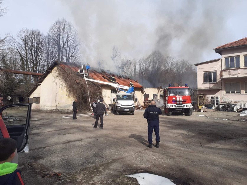 Голям пожар вилня в троянско село СНИМКА