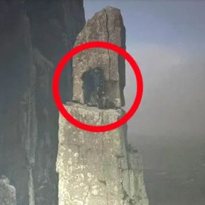 Алпинисти търсели тръпка и заседнали на шеметна височина В сряда