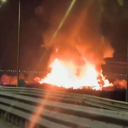 Напълно е овладян пожарът който избухна в склад за пелети