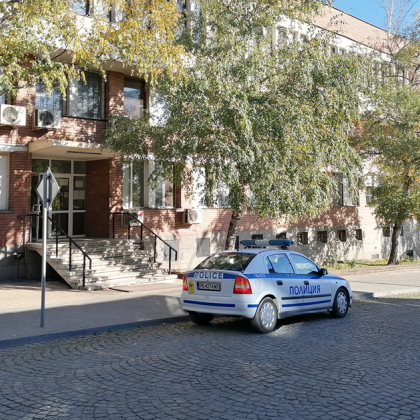 Вчера десетки животновъди от Карловско се събраха на протест пред