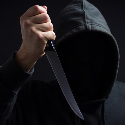 Израелска двойка е била нападната с нож в центъра на