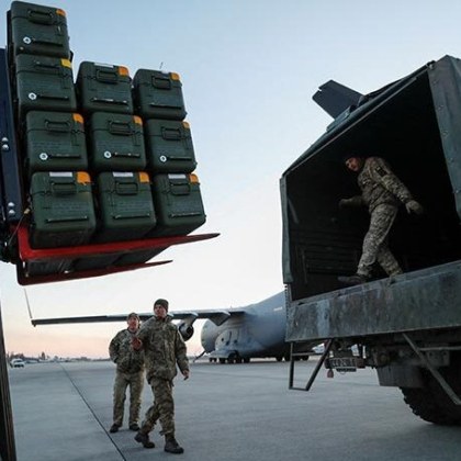 Украинският президент Володимир Зеленски се оказа в трудна ситуация поради