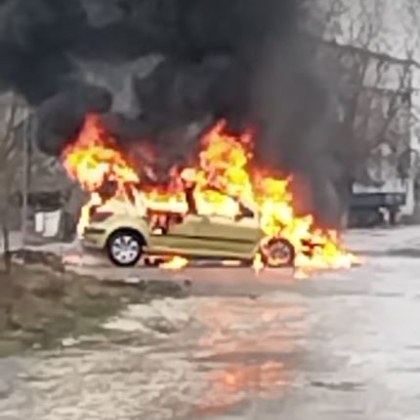 Кола избухна в пламъци днес в Пловдивско Возилото се е